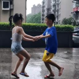 姐弟雨后的故事